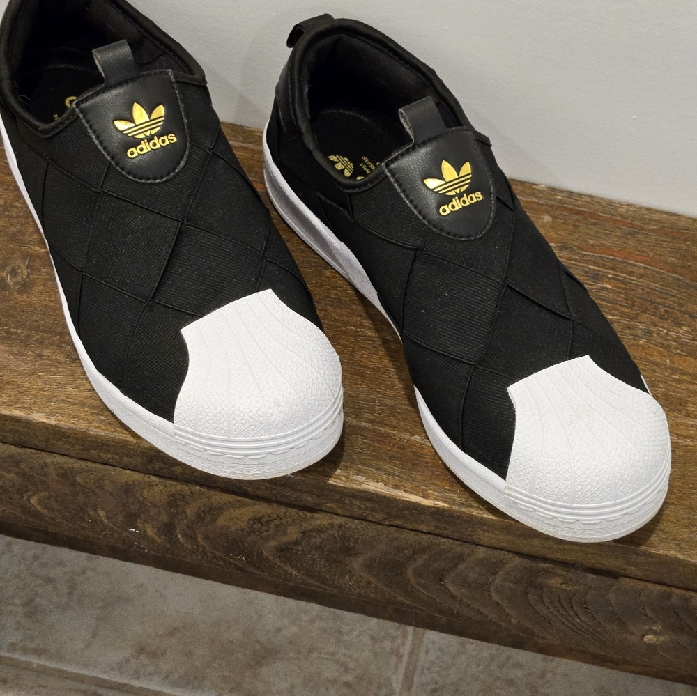 Addias slip ons